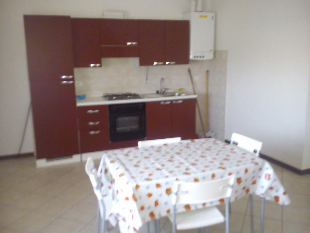 Casa Vacanza Holiday Vila Pieris Exterior foto